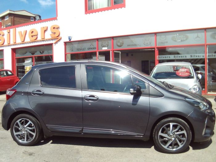 Toyota Yaris 1.5 VVT-i Y20 5dr [Bi-tone] Hatchback Petrol Grey