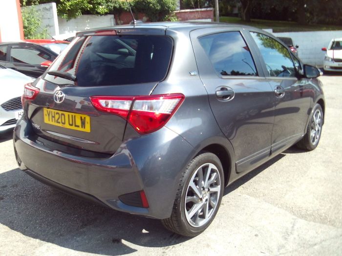 Toyota Yaris 1.5 VVT-i Y20 5dr [Bi-tone] Hatchback Petrol Grey