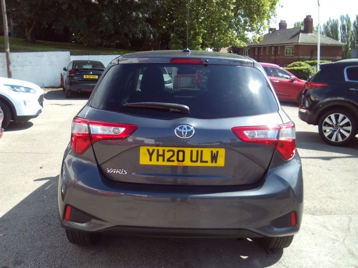 Toyota Yaris 1.5 VVT-i Y20 5dr [Bi-tone] Hatchback Petrol Grey