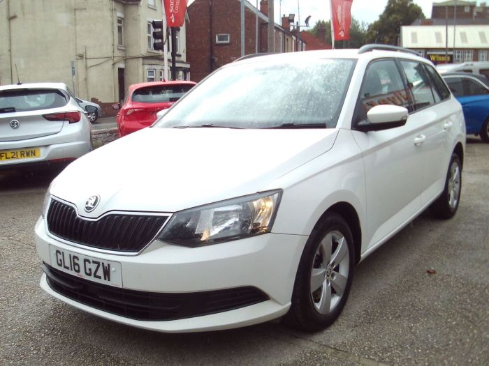 Skoda Fabia 1.2 TSI SE 5dr DSG-Auto Estate Petrol White