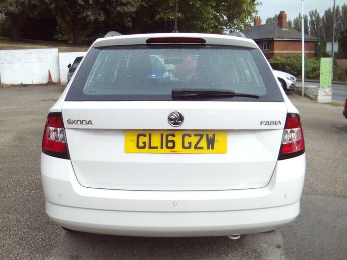 Skoda Fabia 1.2 TSI SE 5dr DSG-Auto Estate Petrol White