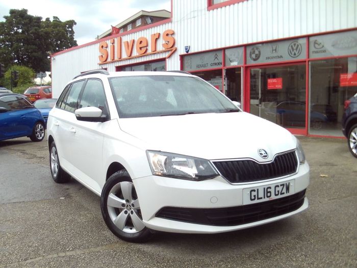 Skoda Fabia 1.2 TSI SE 5dr DSG-Auto Estate Petrol White