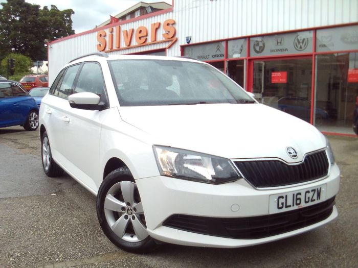 Skoda Fabia 1.2 TSI SE 5dr DSG-Auto Estate Petrol White