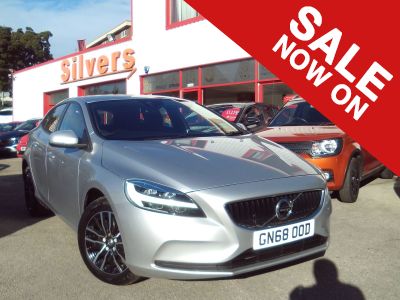 Volvo V40 1.5 T2 [122] Momentum 5dr Geartronic Hatchback Petrol SilverVolvo V40 1.5 T2 [122] Momentum 5dr Geartronic Hatchback Petrol Silver at Silvers Pontefract