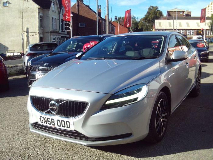 Volvo V40 1.5 T2 [122] Momentum 5dr Geartronic Hatchback Petrol Silver